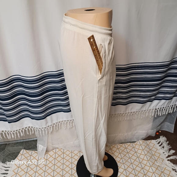 Fila Cream Track Sweatpants with Elastic Waistband and Tapered Fit Size M - Picture 6 of 14